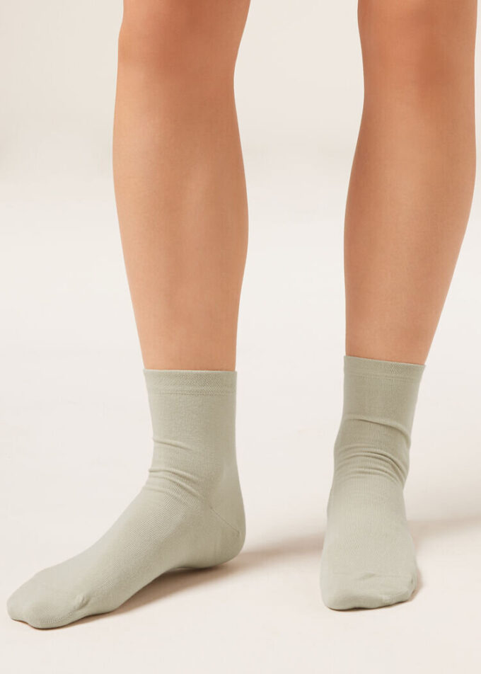 Short Socks with Trimmed Cuffs